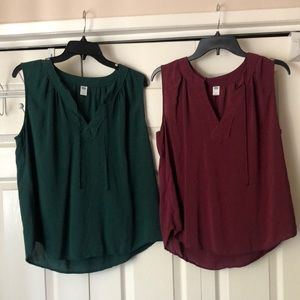 2 sleeveless tops dark green and maroon